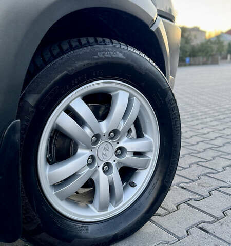 Хендай Туксон 2008 у Зборів на Automoto.ua Сірий Хендай Туксон, об'ємом двигуна 1.99 л та пробігом 228 тис. км за 8500 $, фото 34 на Automoto.ua