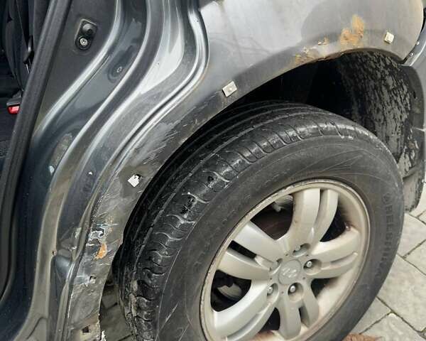 Сірий Хендай Туксон, об'ємом двигуна 1.99 л та пробігом 221 тис. км за 6000 $, фото 25 на Automoto.ua