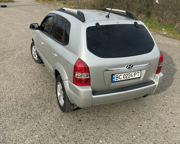 Сірий Хендай Туксон, об'ємом двигуна 1.98 л та пробігом 210 тис. км за 4999 $, фото 9 на Automoto.ua