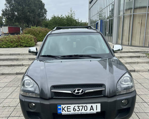 Сірий Хендай Туксон, об'ємом двигуна 1.98 л та пробігом 130 тис. км за 8900 $, фото 1 на Automoto.ua