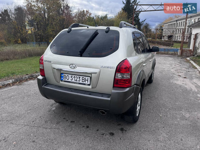 Серый Хендай Туксон, объемом двигателя 2 л и пробегом 228 тыс. км за 6900 $, фото 7 на Automoto.ua