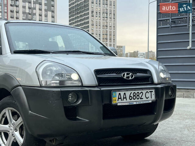Хендай Туксон 2008 в Киеве на Automoto.ua Серый Хендай Туксон, объемом двигателя 2 л и пробегом 187 тыс. км за 7250 $, фото 5 на Automoto.ua