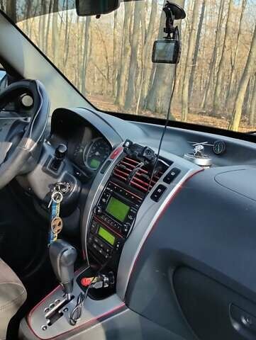 Сірий Хендай Туксон, об'ємом двигуна 1.99 л та пробігом 272 тис. км за 8500 $, фото 13 на Automoto.ua