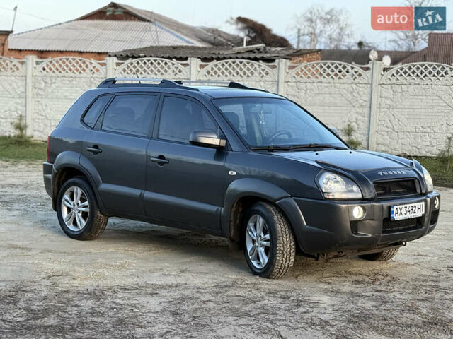 Сірий Хендай Туксон, об'ємом двигуна 1.98 л та пробігом 220 тис. км за 8200 $, фото 10 на Automoto.ua