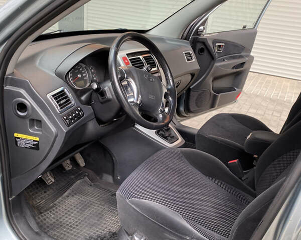 Серый Хендай Туксон, объемом двигателя 2 л и пробегом 281 тыс. км за 8700 $, фото 15 на Automoto.ua