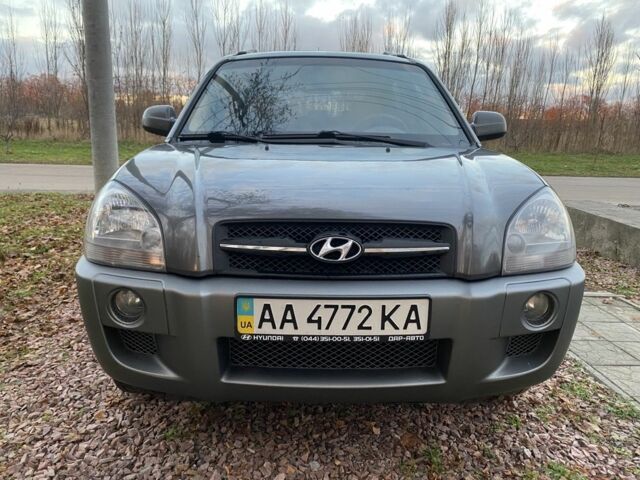 Сірий Хендай Туксон, об'ємом двигуна 2 л та пробігом 170 тис. км за 7600 $, фото 1 на Automoto.ua