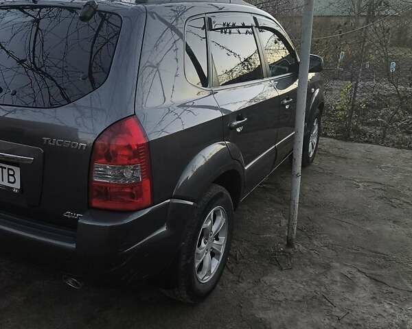 Серый Хендай Туксон, объемом двигателя 2 л и пробегом 197 тыс. км за 8700 $, фото 9 на Automoto.ua