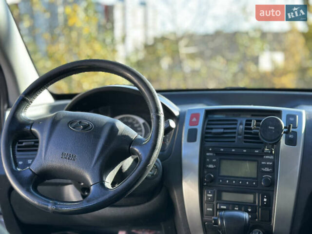 Серый Хендай Туксон, объемом двигателя 1.99 л и пробегом 333 тыс. км за 8199 $, фото 10 на Automoto.ua