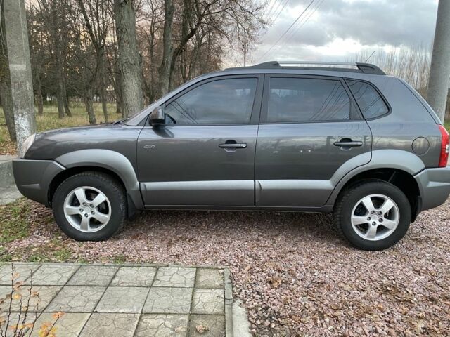 Сірий Хендай Туксон, об'ємом двигуна 2 л та пробігом 170 тис. км за 7600 $, фото 4 на Automoto.ua