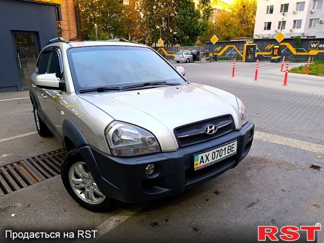 Серый Хендай Туксон, объемом двигателя 2.7 л и пробегом 160 тыс. км за 8900 $, фото 2 на Automoto.ua