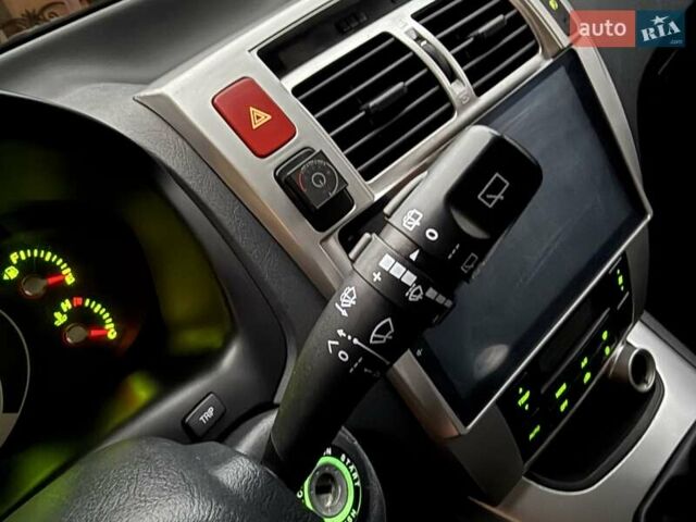 Хендай Туксон 2008 в Миргороде на Automoto.ua Серый Хендай Туксон, объемом двигателя 1.98 л и пробегом 177 тыс. км за 7950 $, фото 35 на Automoto.ua