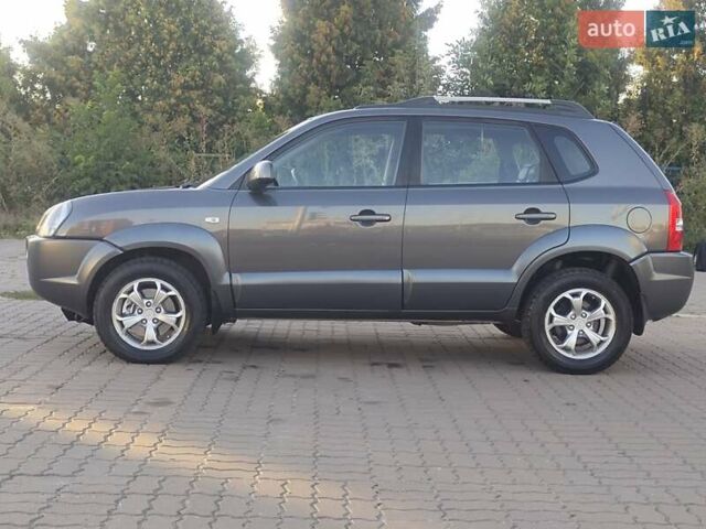 Сірий Хендай Туксон, об'ємом двигуна 2 л та пробігом 234 тис. км за 8750 $, фото 11 на Automoto.ua