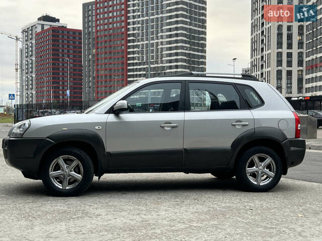 Хендай Туксон 2008 в Киеве на Automoto.ua Серый Хендай Туксон, объемом двигателя 2 л и пробегом 187 тыс. км за 7250 $, фото 13 на Automoto.ua