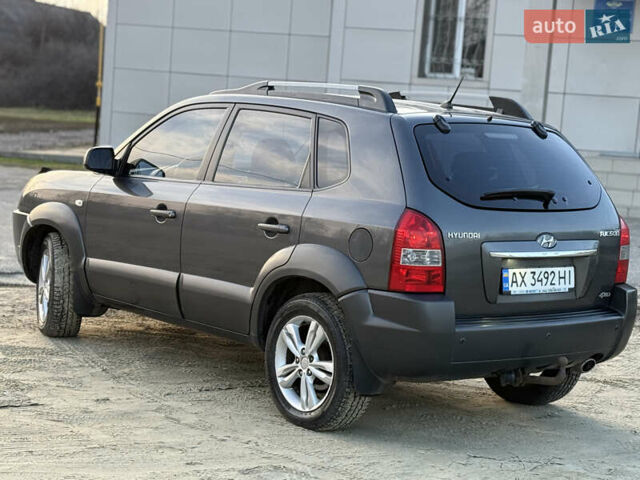Сірий Хендай Туксон, об'ємом двигуна 1.98 л та пробігом 220 тис. км за 8200 $, фото 4 на Automoto.ua