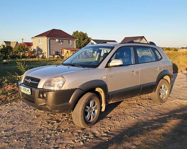 Серый Хендай Туксон, объемом двигателя 2.66 л и пробегом 244 тыс. км за 7400 $, фото 7 на Automoto.ua