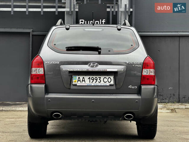Сірий Хендай Туксон, об'ємом двигуна 2 л та пробігом 213 тис. км за 8500 $, фото 16 на Automoto.ua