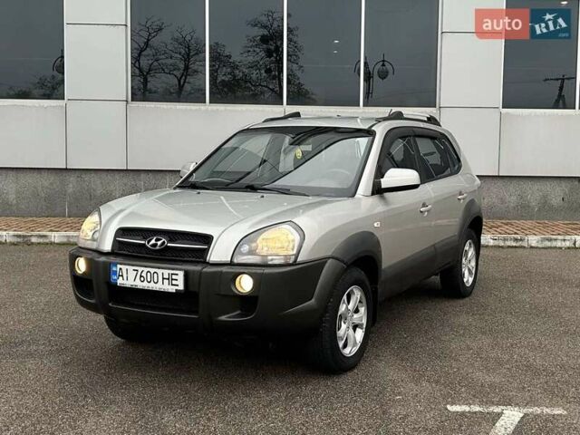 Серый Хендай Туксон, объемом двигателя 2 л и пробегом 263 тыс. км за 7300 $, фото 16 на Automoto.ua