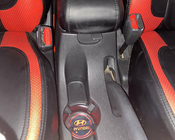 Сірий Хендай Туксон, об'ємом двигуна 2.02 л та пробігом 226 тис. км за 9200 $, фото 12 на Automoto.ua