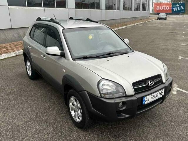Серый Хендай Туксон, объемом двигателя 2 л и пробегом 263 тыс. км за 7300 $, фото 13 на Automoto.ua