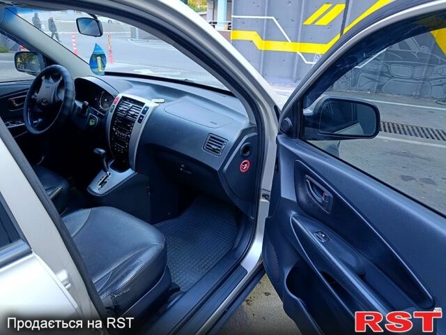 Серый Хендай Туксон, объемом двигателя 2.7 л и пробегом 160 тыс. км за 8900 $, фото 6 на Automoto.ua