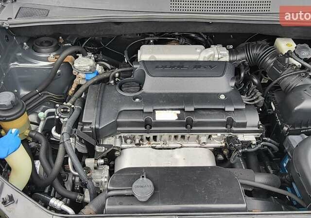 Серый Хендай Туксон, объемом двигателя 1.98 л и пробегом 177 тыс. км за 8200 $, фото 9 на Automoto.ua