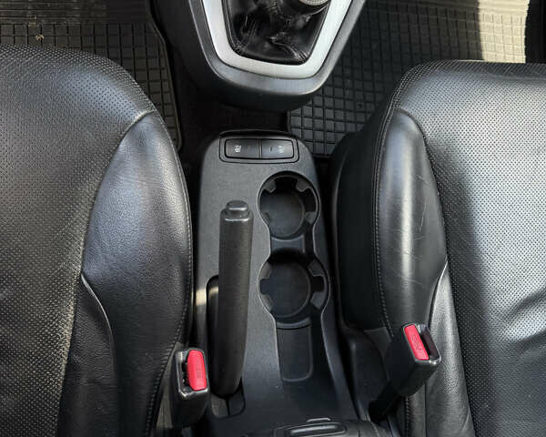 Сірий Хендай Туксон, об'ємом двигуна 2 л та пробігом 188 тис. км за 9200 $, фото 15 на Automoto.ua