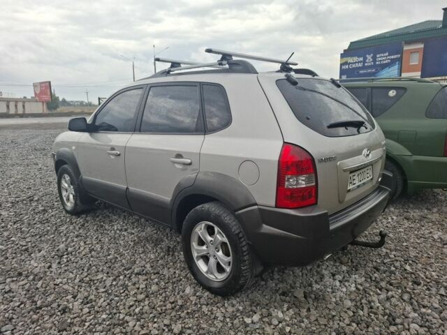 Серый Хендай Туксон, объемом двигателя 2 л и пробегом 136 тыс. км за 8999 $, фото 3 на Automoto.ua