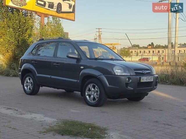 Сірий Хендай Туксон, об'ємом двигуна 2 л та пробігом 234 тис. км за 8750 $, фото 4 на Automoto.ua