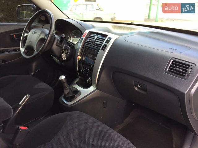 Хендай Туксон 2008 в Турке на Automoto.ua Серый Хендай Туксон, объемом двигателя 2 л и пробегом 274 тыс. км за 7200 $, фото 15 на Automoto.ua