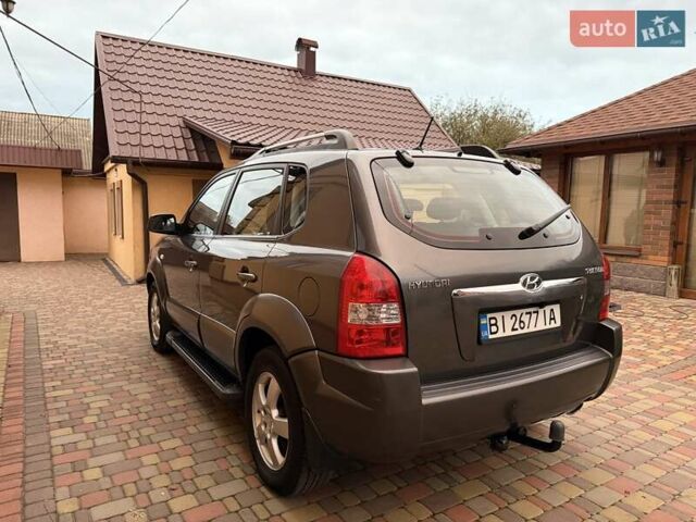 Хендай Туксон 2008 в Миргороде на Automoto.ua Серый Хендай Туксон, объемом двигателя 1.98 л и пробегом 177 тыс. км за 7950 $, фото 5 на Automoto.ua