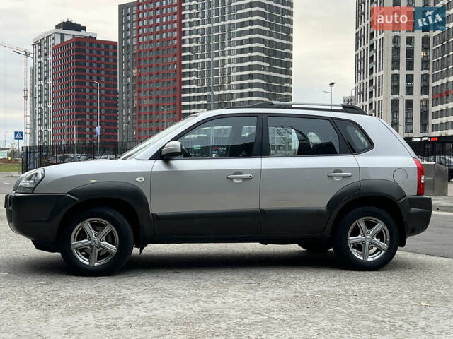 Хендай Туксон 2008 в Киеве на Automoto.ua Серый Хендай Туксон, объемом двигателя 2 л и пробегом 187 тыс. км за 7250 $, фото 30 на Automoto.ua
