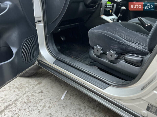 Хендай Туксон 2008 в Киеве на Automoto.ua Серый Хендай Туксон, объемом двигателя 2 л и пробегом 187 тыс. км за 7250 $, фото 46 на Automoto.ua