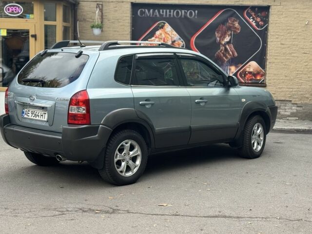 Сірий Хендай Туксон, об'ємом двигуна 2 л та пробігом 169 тис. км за 8000 $, фото 3 на Automoto.ua