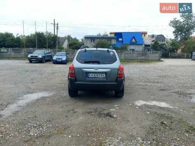 Серый Хендай Туксон, объемом двигателя 1.98 л и пробегом 440 тыс. км за 5700 $, фото 25 на Automoto.ua