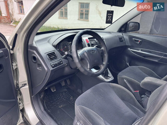 Серый Хендай Туксон, объемом двигателя 2 л и пробегом 228 тыс. км за 6700 $, фото 10 на Automoto.ua