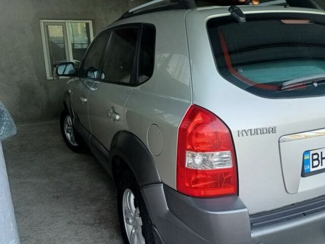 Серый Хендай Туксон, объемом двигателя 2 л и пробегом 220 тыс. км за 8200 $, фото 6 на Automoto.ua