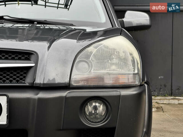 Сірий Хендай Туксон, об'ємом двигуна 2 л та пробігом 213 тис. км за 8500 $, фото 11 на Automoto.ua