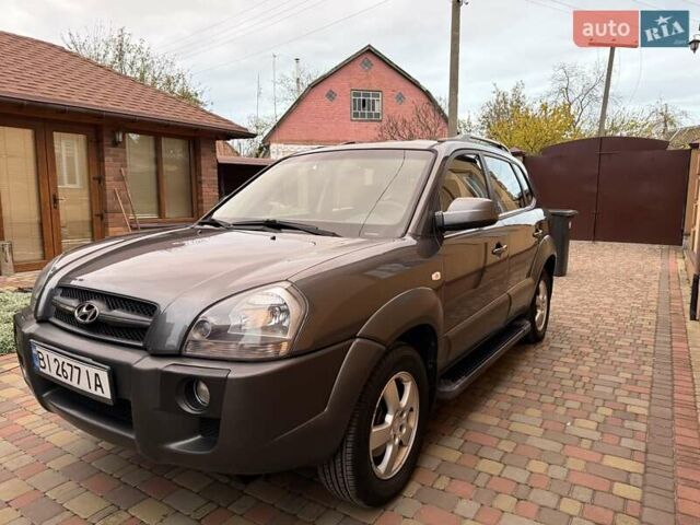 Хендай Туксон 2008 в Миргороде на Automoto.ua Серый Хендай Туксон, объемом двигателя 1.98 л и пробегом 177 тыс. км за 7950 $, фото 3 на Automoto.ua