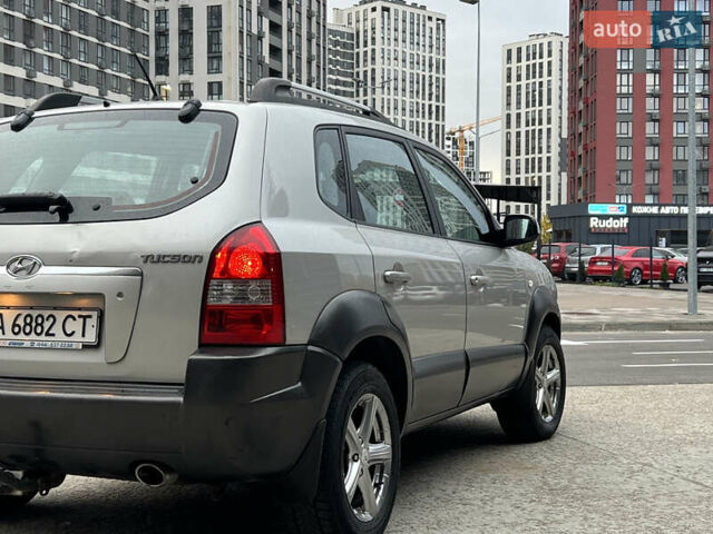 Хендай Туксон 2008 в Киеве на Automoto.ua Серый Хендай Туксон, объемом двигателя 2 л и пробегом 187 тыс. км за 7250 $, фото 17 на Automoto.ua