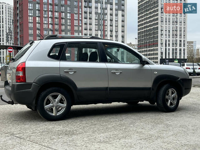 Хендай Туксон 2008 в Киеве на Automoto.ua Серый Хендай Туксон, объемом двигателя 2 л и пробегом 187 тыс. км за 7250 $, фото 15 на Automoto.ua