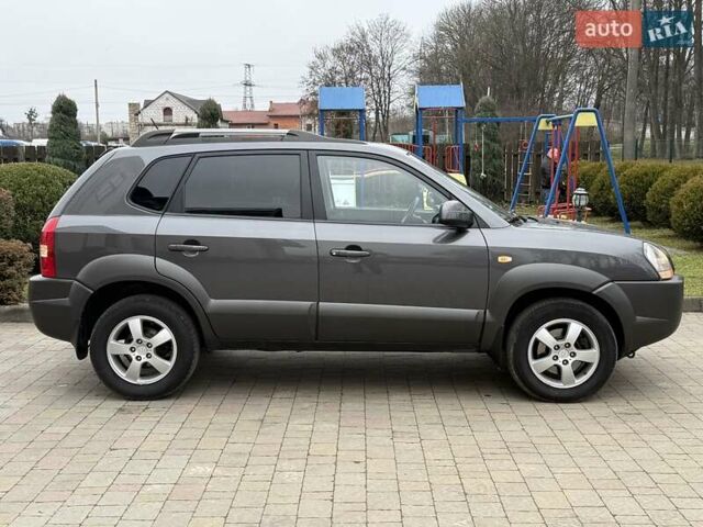 Сірий Хендай Туксон, об'ємом двигуна 2 л та пробігом 187 тис. км за 7700 $, фото 14 на Automoto.ua
