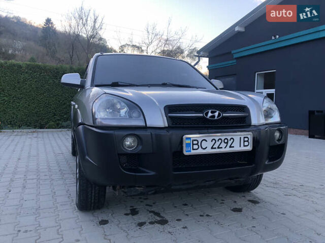 Хендай Туксон 2008 в Турке на Automoto.ua Серый Хендай Туксон, объемом двигателя 2 л и пробегом 274 тыс. км за 7200 $, фото 2 на Automoto.ua