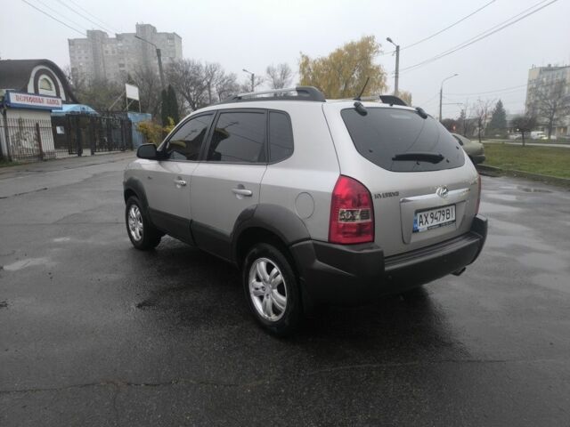 Сірий Хендай Туксон, об'ємом двигуна 2 л та пробігом 215 тис. км за 7750 $, фото 8 на Automoto.ua