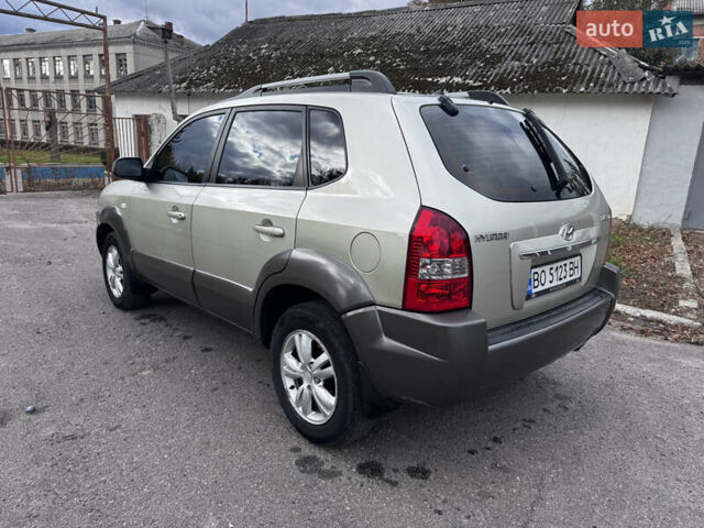 Серый Хендай Туксон, объемом двигателя 2 л и пробегом 228 тыс. км за 6900 $, фото 9 на Automoto.ua