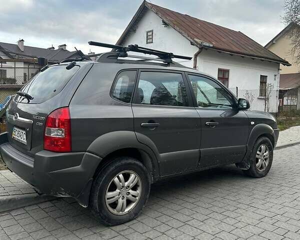 Сірий Хендай Туксон, об'ємом двигуна 1.99 л та пробігом 221 тис. км за 6000 $, фото 7 на Automoto.ua