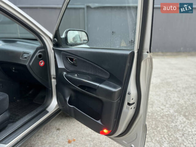 Хендай Туксон 2008 в Киеве на Automoto.ua Серый Хендай Туксон, объемом двигателя 2 л и пробегом 187 тыс. км за 7250 $, фото 38 на Automoto.ua