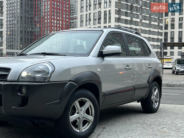 Хендай Туксон 2008 в Киеве на Automoto.ua Серый Хендай Туксон, объемом двигателя 2 л и пробегом 187 тыс. км за 7250 $, фото 29 на Automoto.ua