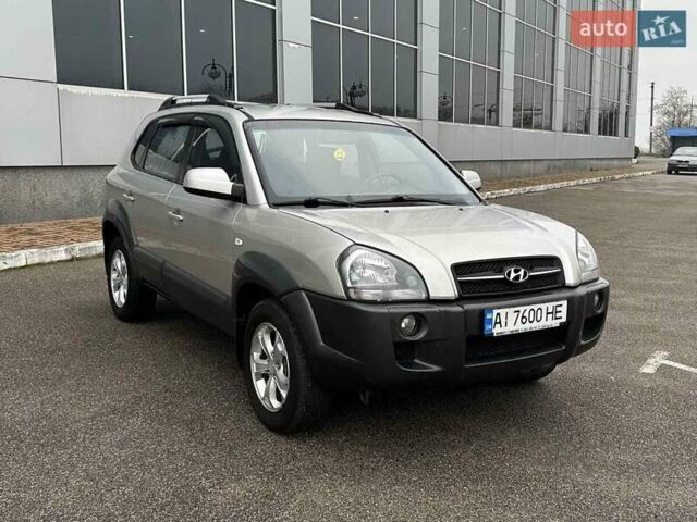 Серый Хендай Туксон, объемом двигателя 2 л и пробегом 263 тыс. км за 7300 $, фото 8 на Automoto.ua