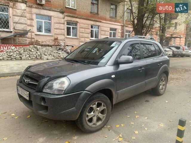 Сірий Хендай Туксон, об'ємом двигуна 1.98 л та пробігом 190 тис. км за 8800 $, фото 1 на Automoto.ua