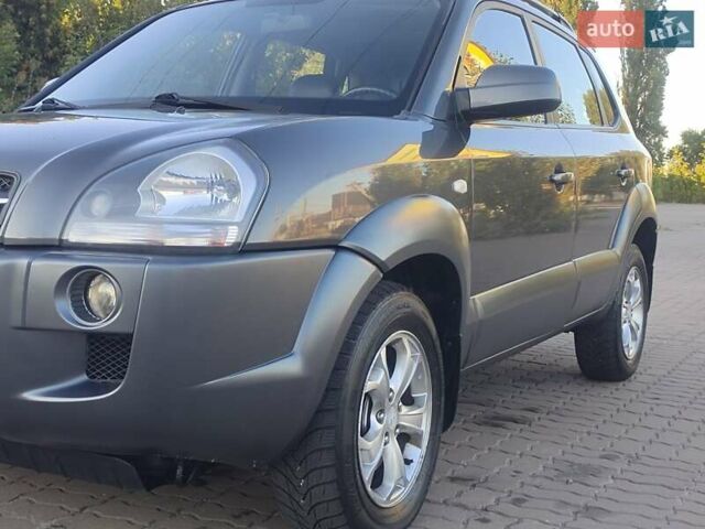 Сірий Хендай Туксон, об'ємом двигуна 2 л та пробігом 234 тис. км за 8750 $, фото 22 на Automoto.ua